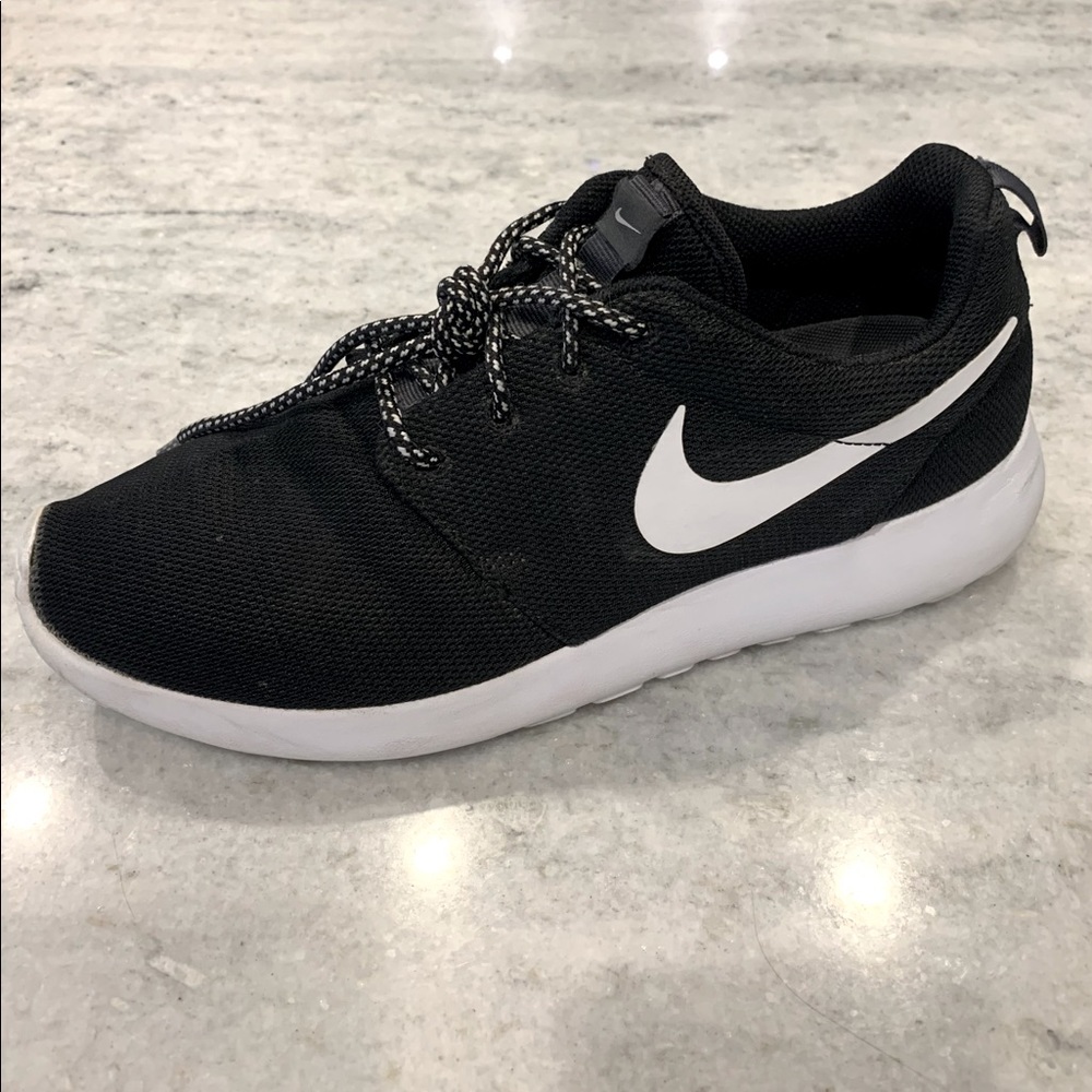 Nike black running shoe women’s